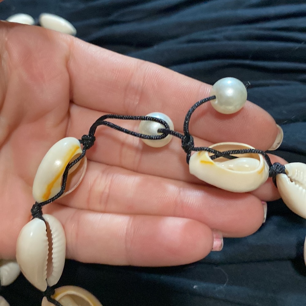 2pc Adjustable Shell Choker Set - Picture 4 of 4